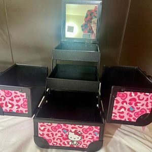 Hello Kitty Beauty Cube Slay Case